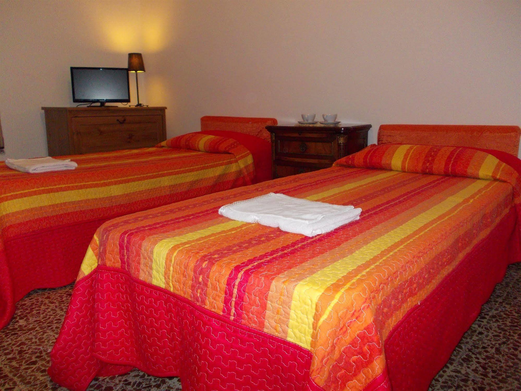 Big Brother Bed & Rooms Treviso Exterior foto