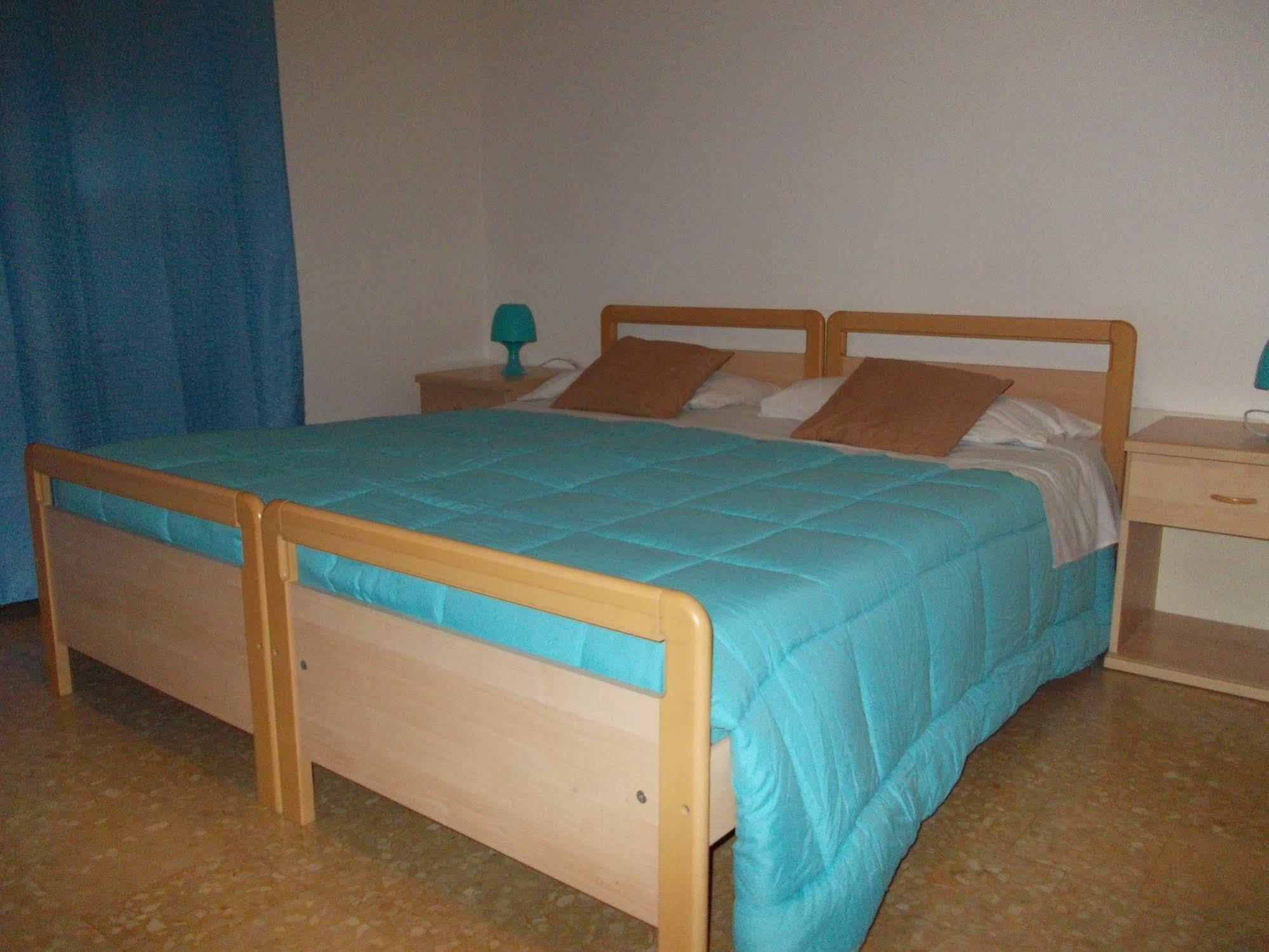 Big Brother Bed & Rooms Treviso Exterior foto